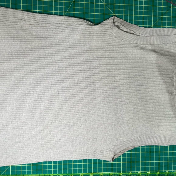 Ribbed-Knit Tank (M) - Picture 9 of 9